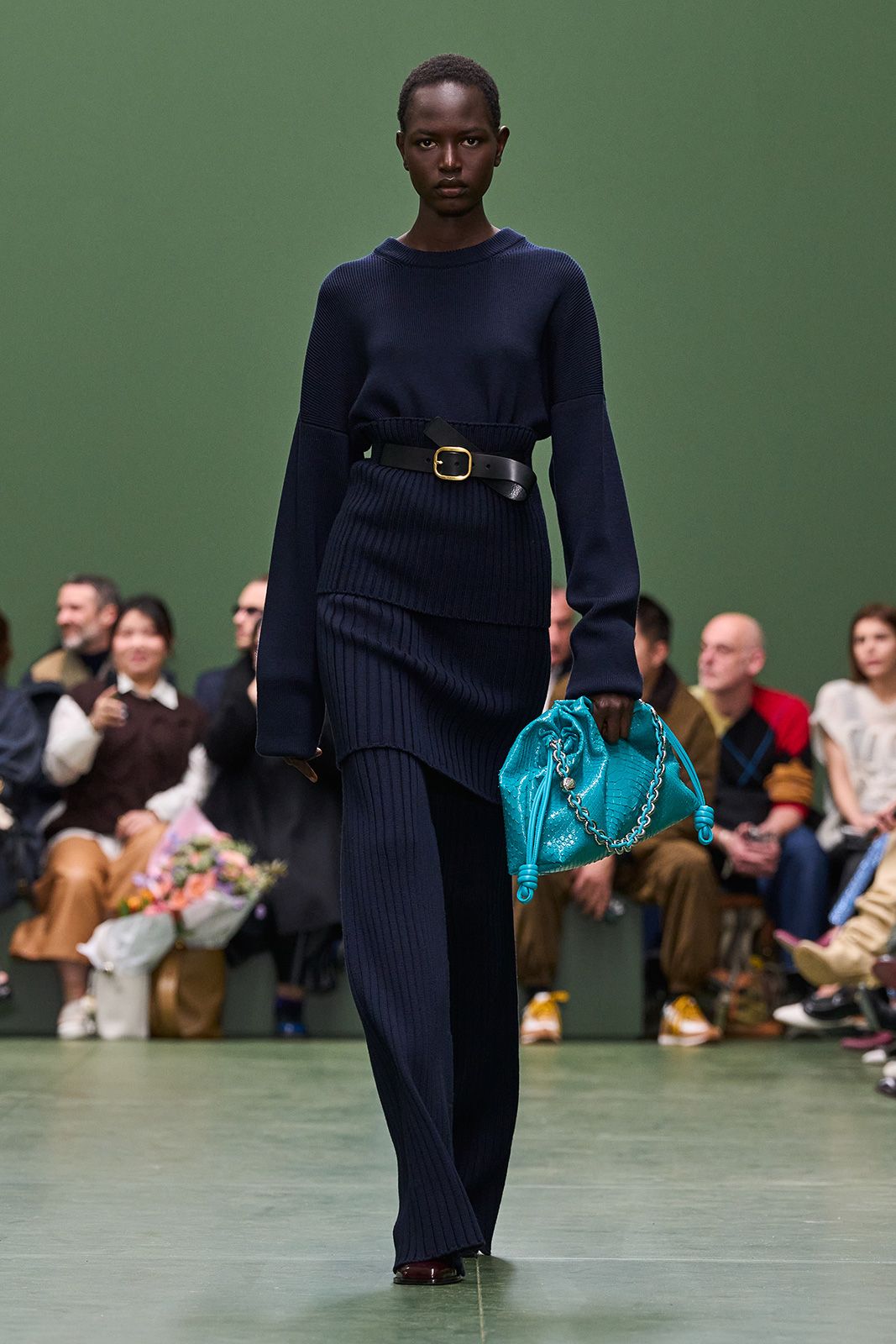 LOEWE_FW24_WW_SHOW_RUNWAY_44.jpg