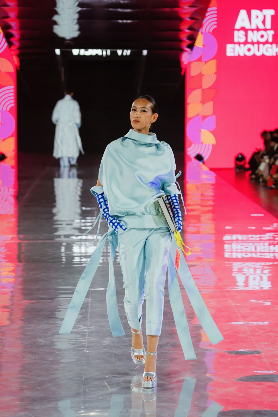 metal-visa-fashion-week-almaty-pre-fall-2026-zhsaken-08.webp