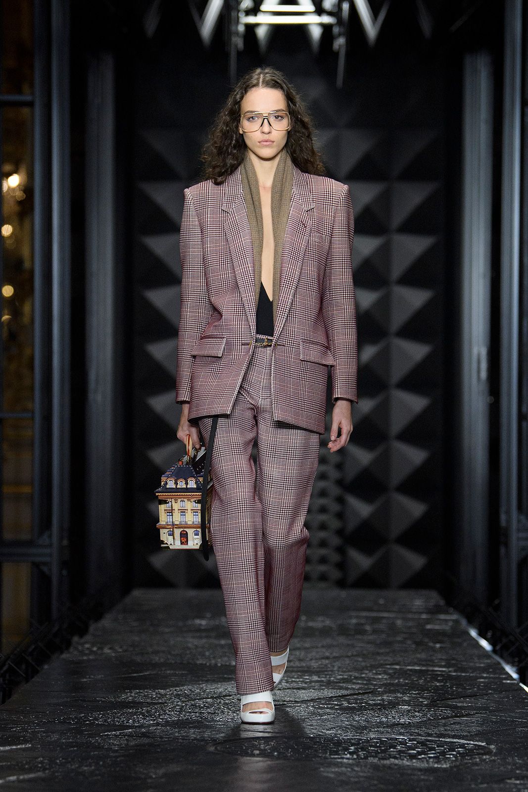 Louis Vuitton F W2324 Look 17.jpg