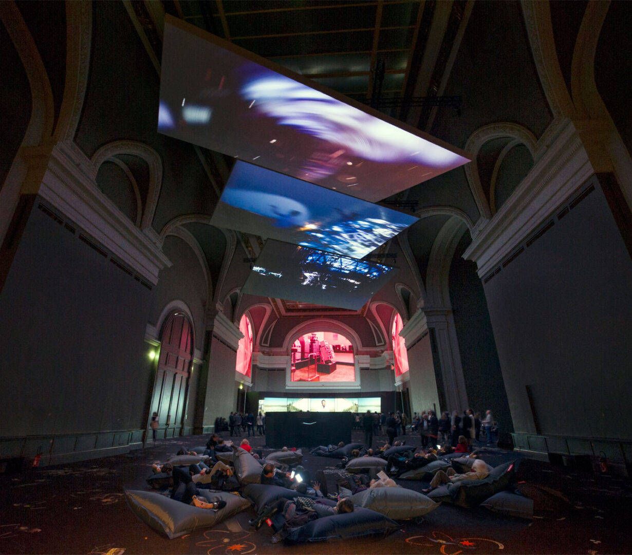 Almagul_Menlibayeva-Soloshow-Transfromation_Grand-Palais-Paris-2016.jpg