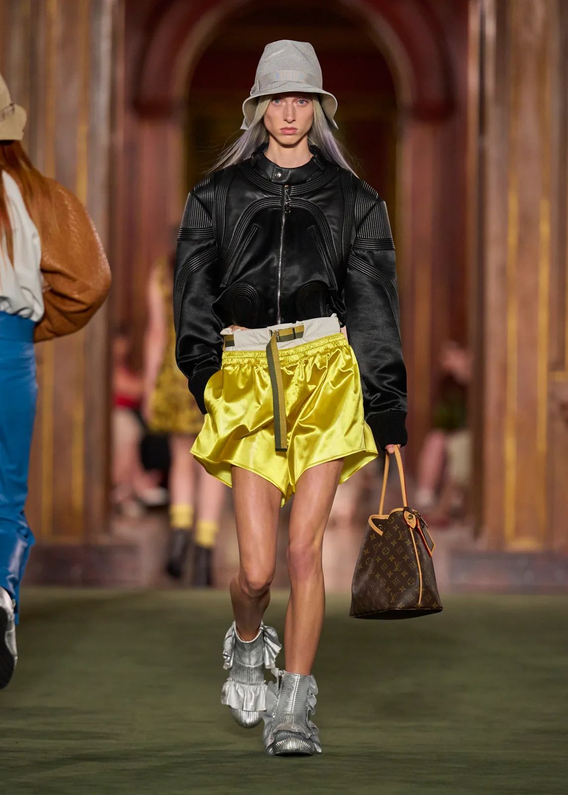 metal-louis-vuitton-cruise-2027-05.webp