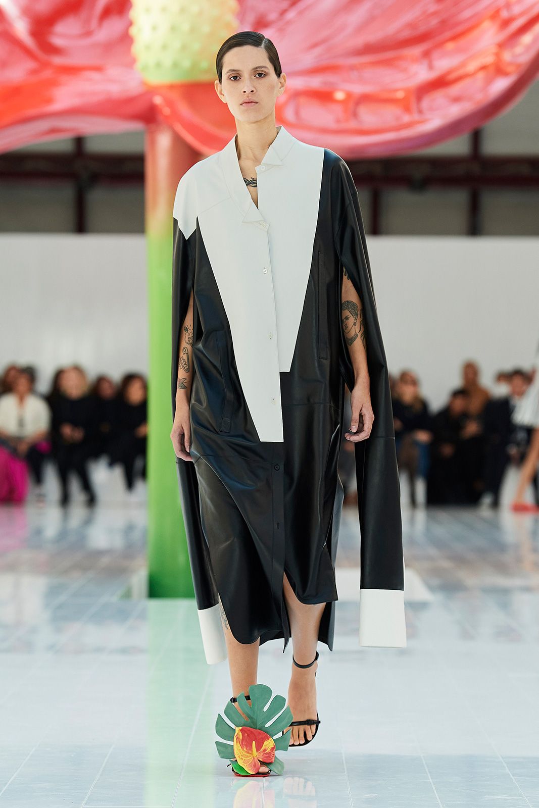 Loewe S S23  Ww  Show Runway Look 25 Front Rgb Cropped 2732x4098 25.jpg