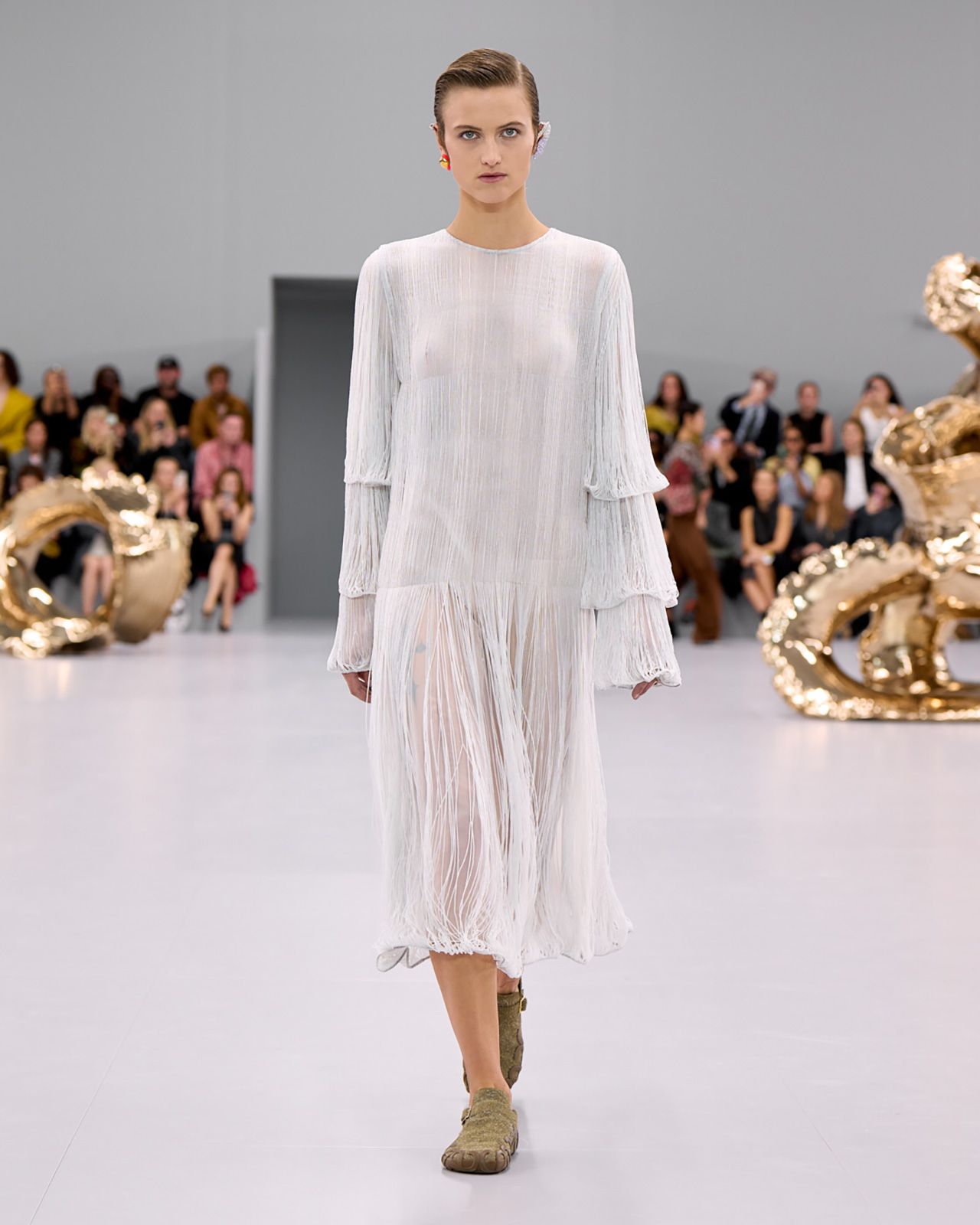 Loewe S S24 32.jpg