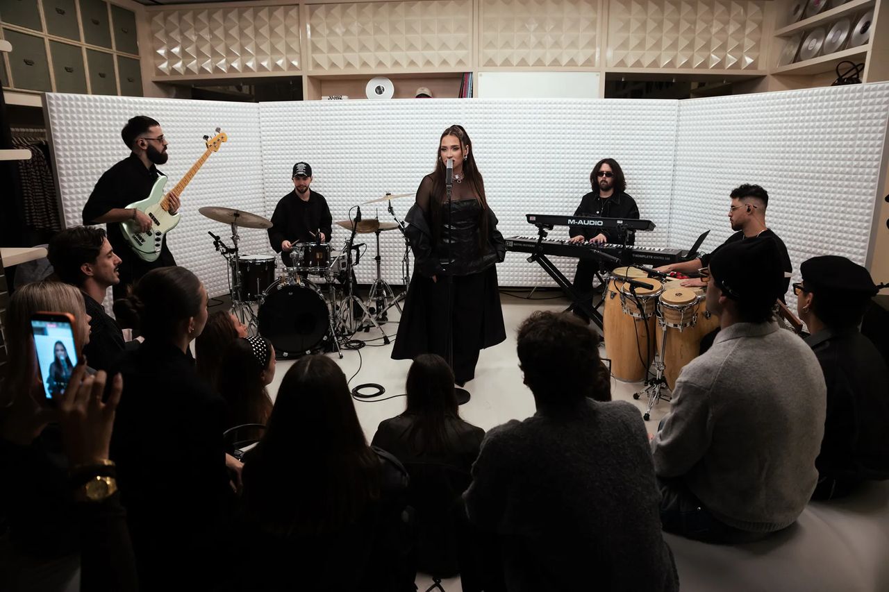 GALLERY-SESSIONS-x-BERSHKA---LIA-KALI-2.webp