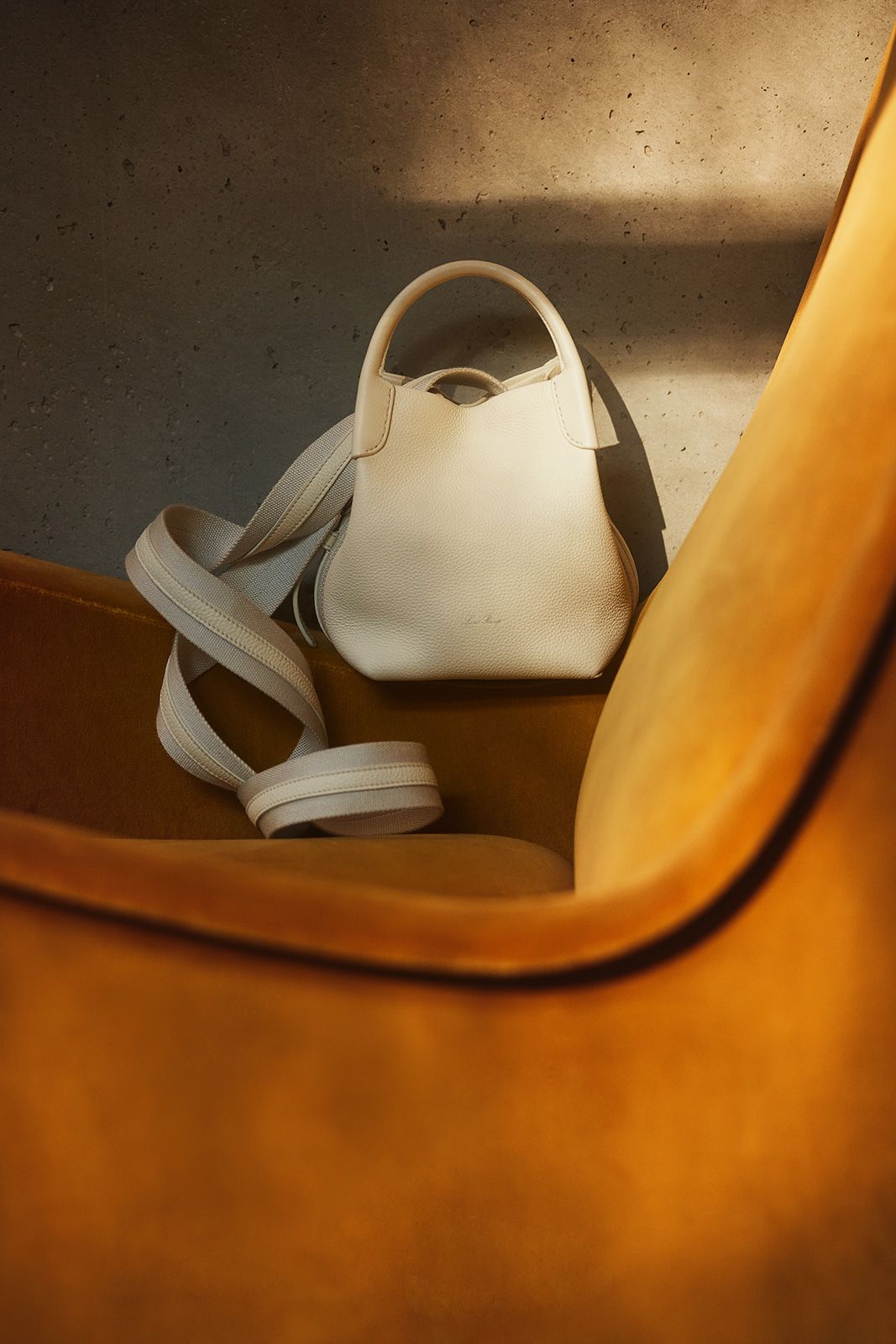 Loro Piana Bale Bag S S23 Adv Campaign 5.jpg