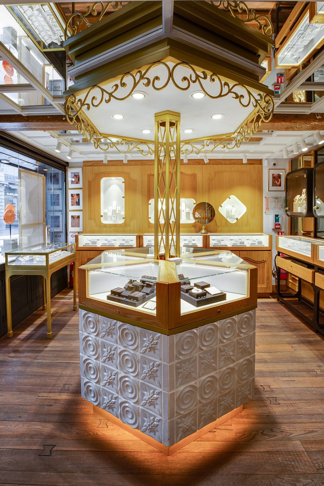 Aristocrazy Paris Le Marais 1.jpg