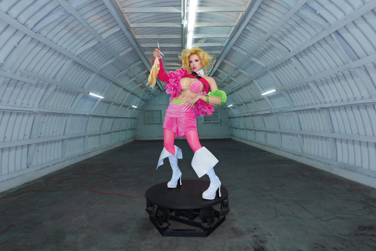 Dorian Electra Metalmagazine 2.jpg