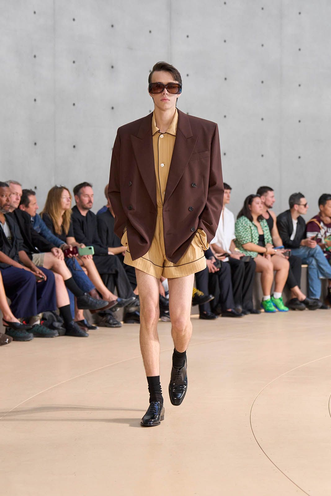 SAINT LAURENT_FASHION_SHOW_MEN_SUMMER26_RUNWAY_15.jpg