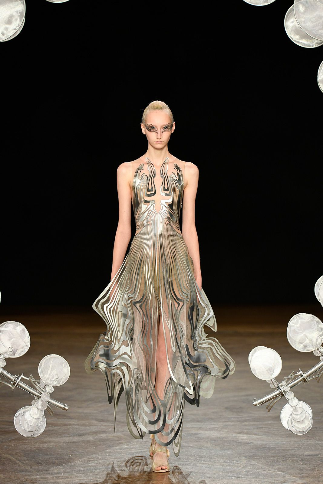 Iris_van_herpen_exhibit_9.jpg