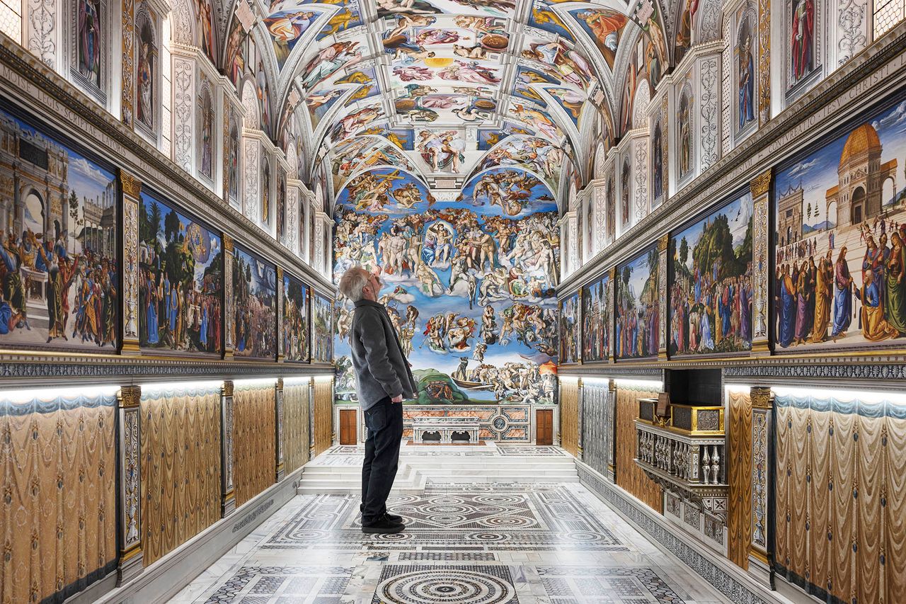 MaurizioCattelan_The-Third-Hand_3.jpg