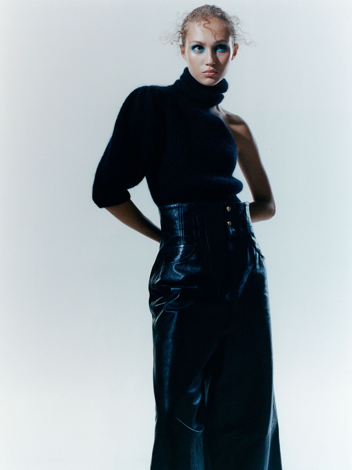Lola Banet Metalmagazine 14.jpg