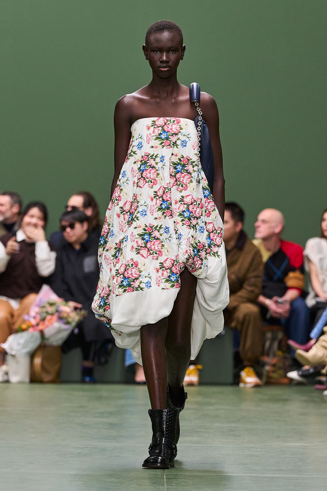 LOEWE_FW24_WW_SHOW_RUNWAY_45.jpg