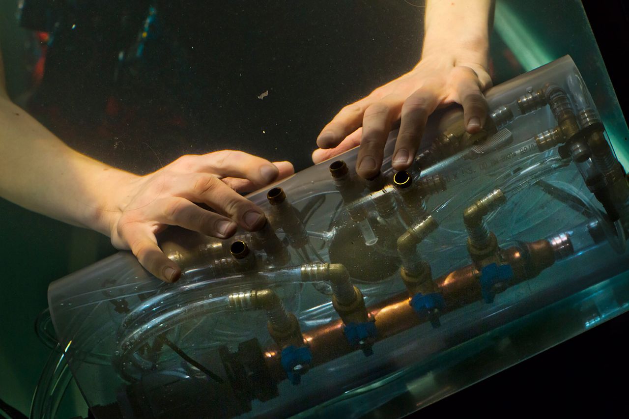 Between Music Aquasonic Metalmagazine 4.jpg