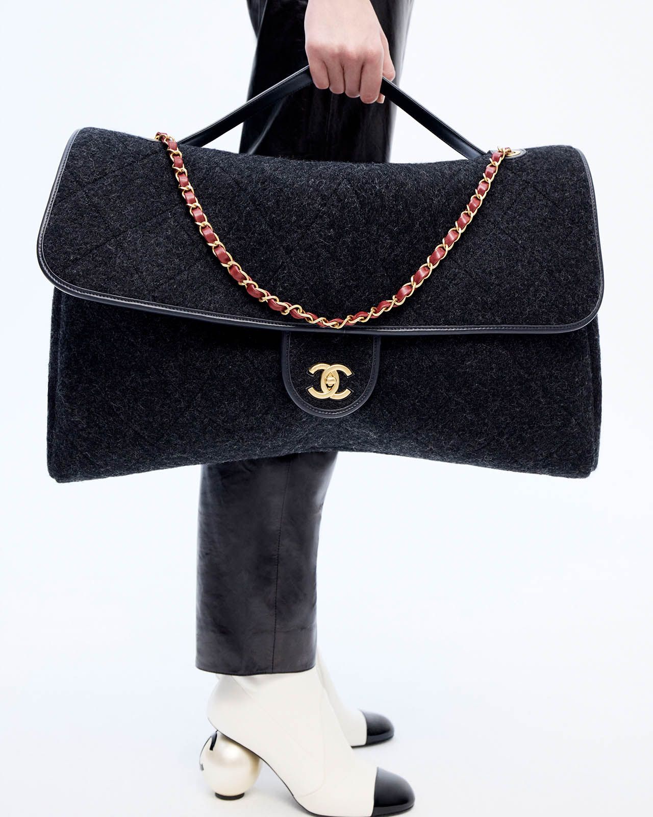 chanel_the-fw-2025-26-rtw-collection_copyright-chanel-3.jpg