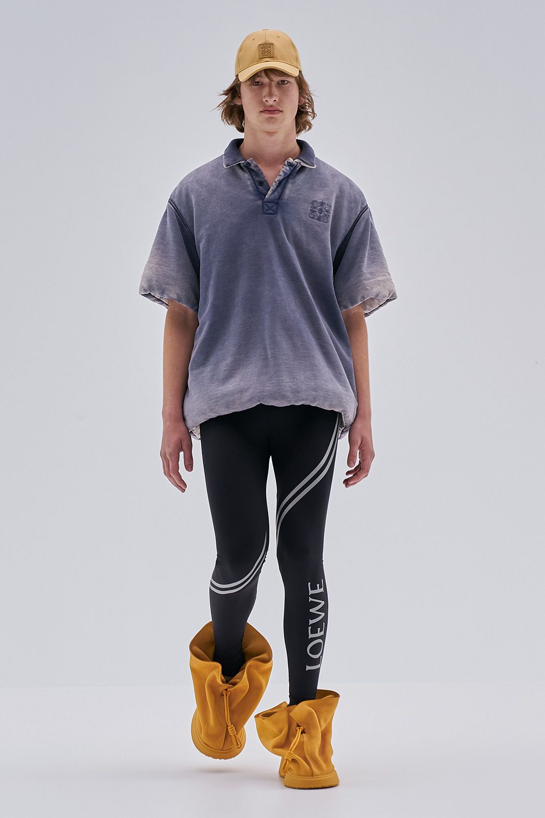 Loewe S S23 Mens Show Runway Look 6 Front Rgb Cropped 2x3 06.jpg