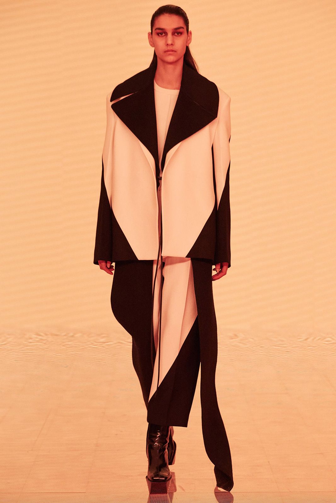 Peter Do Fall 22 Rtw New York Credit Greg Kessler Brand 4.jpg