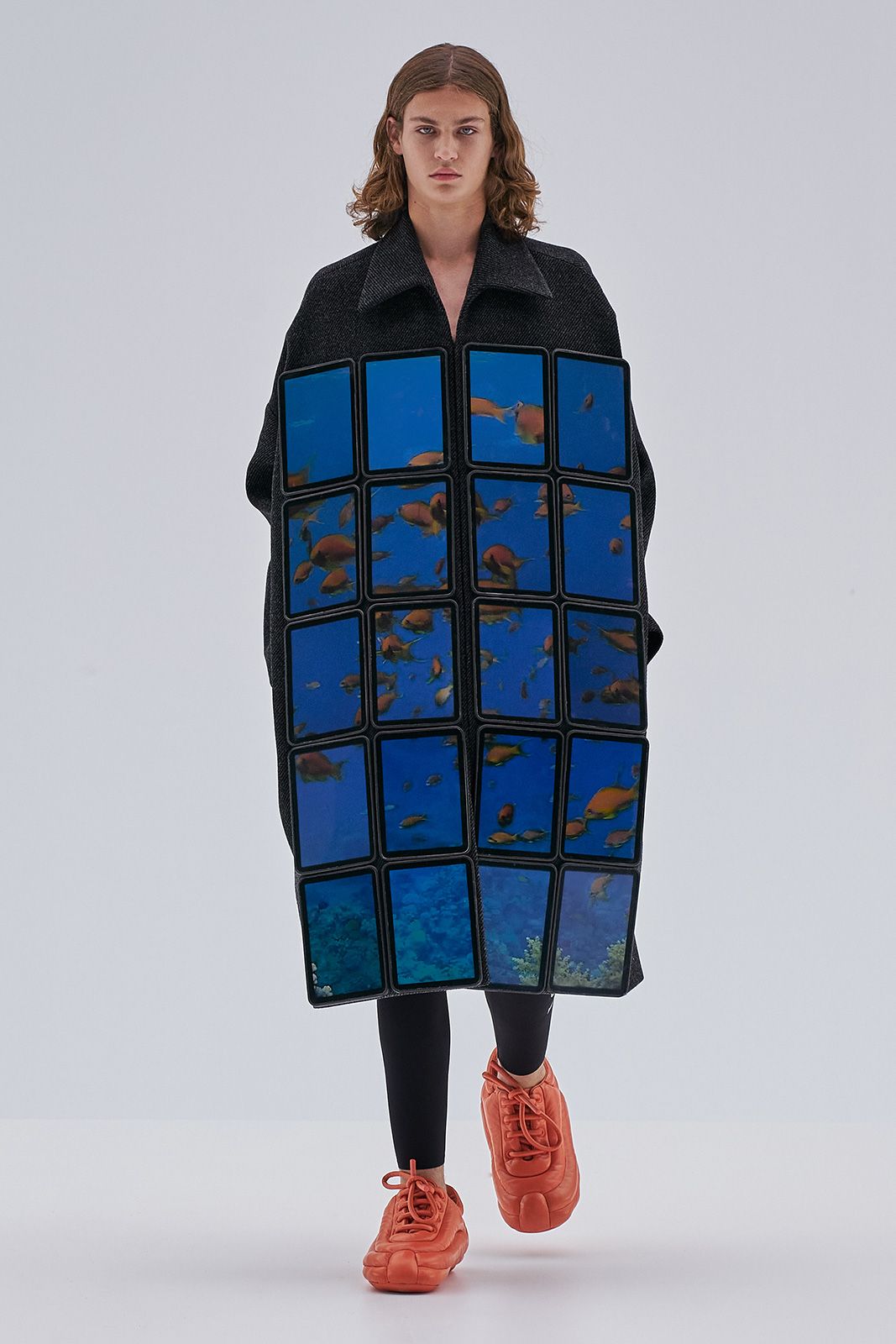 Loewe S S23 Mens Show Runway Look 21 Front Rgb Cropped 2x3 21.jpg