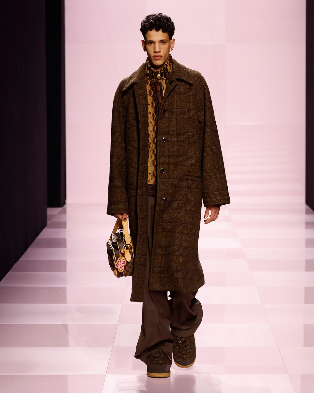 LOUIS-VUITTON-MENrsquo;S-FALL-WINTER-2025-SHOW-LOOK-12.jpg