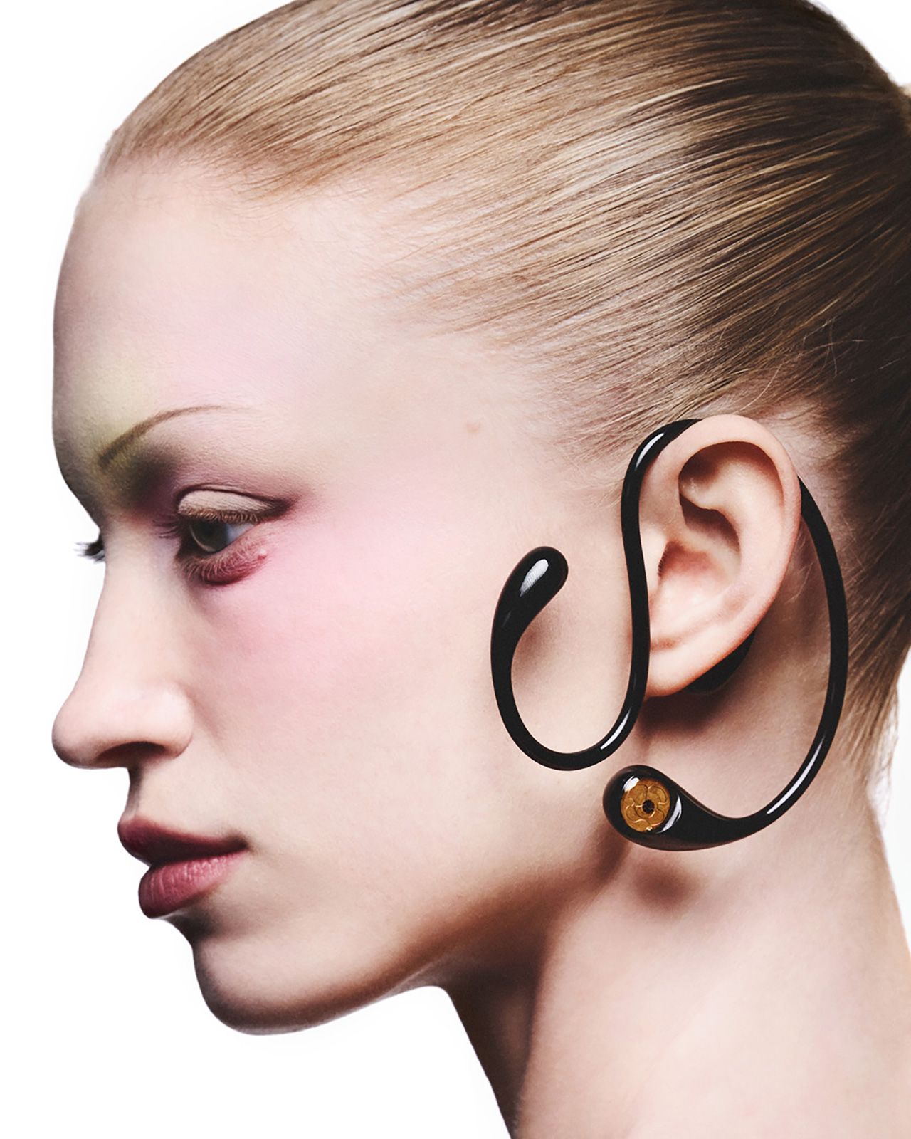 ALTER-EARCUFF-IN-BLACK_NOGRAPHIC.jpg