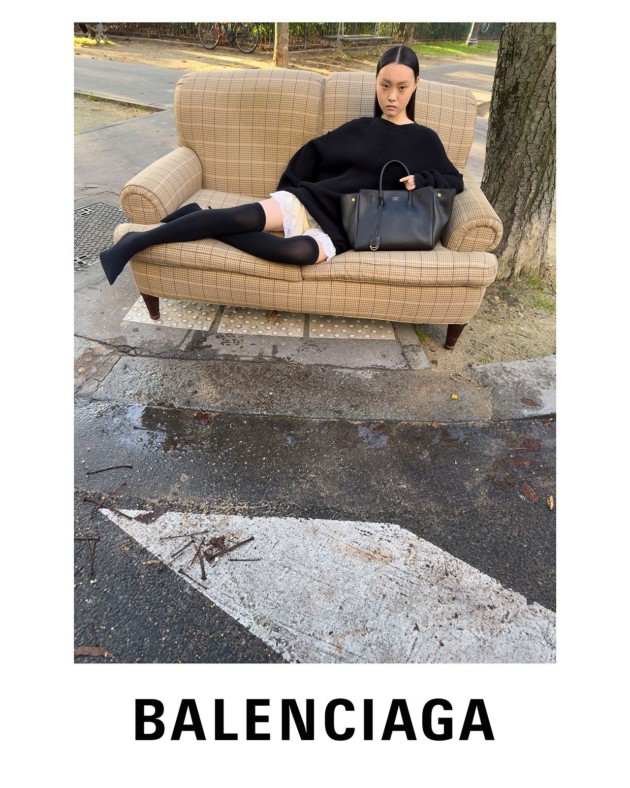 BALENCIAGA-THIS-IS-A-BALENCIAGA-CAMPAIGN-BY-JUERGEN-TELLER-IMAGE-1.jpg