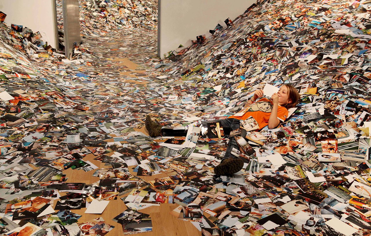 24hrs of Photos Erik Kessels.jpg