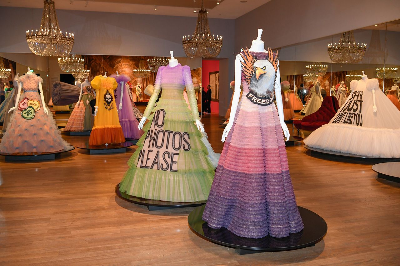 Viktor__Rolf-_Fashion_Statements_2.jpg