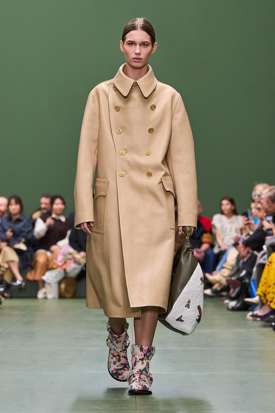 LOEWE_FW24_WW_SHOW_RUNWAY_42.jpg