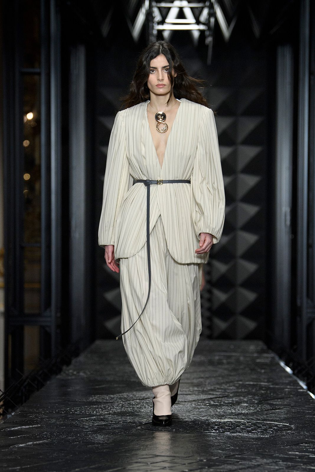 Louis Vuitton F W2324 Look 04.jpg