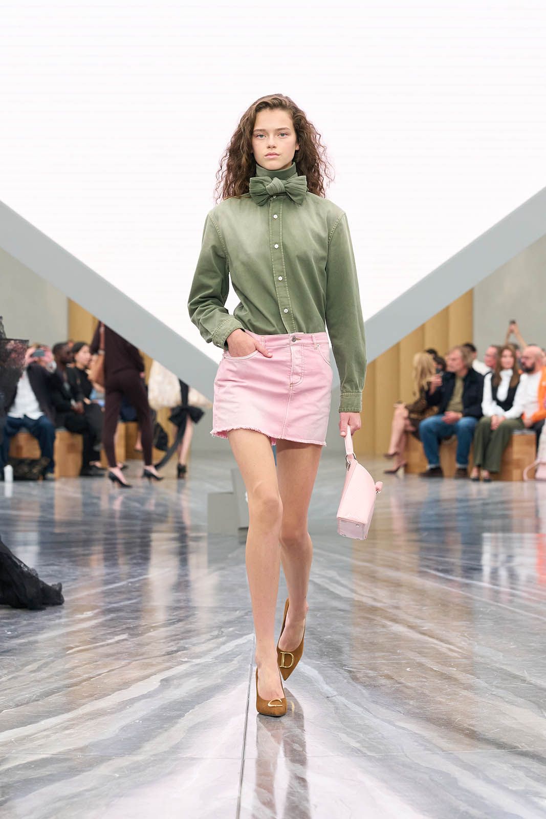 DIOR_W_RTW_SS26_17.jpg