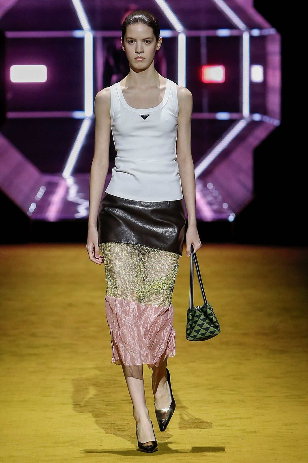 23 Prada Donna F W22.jpg