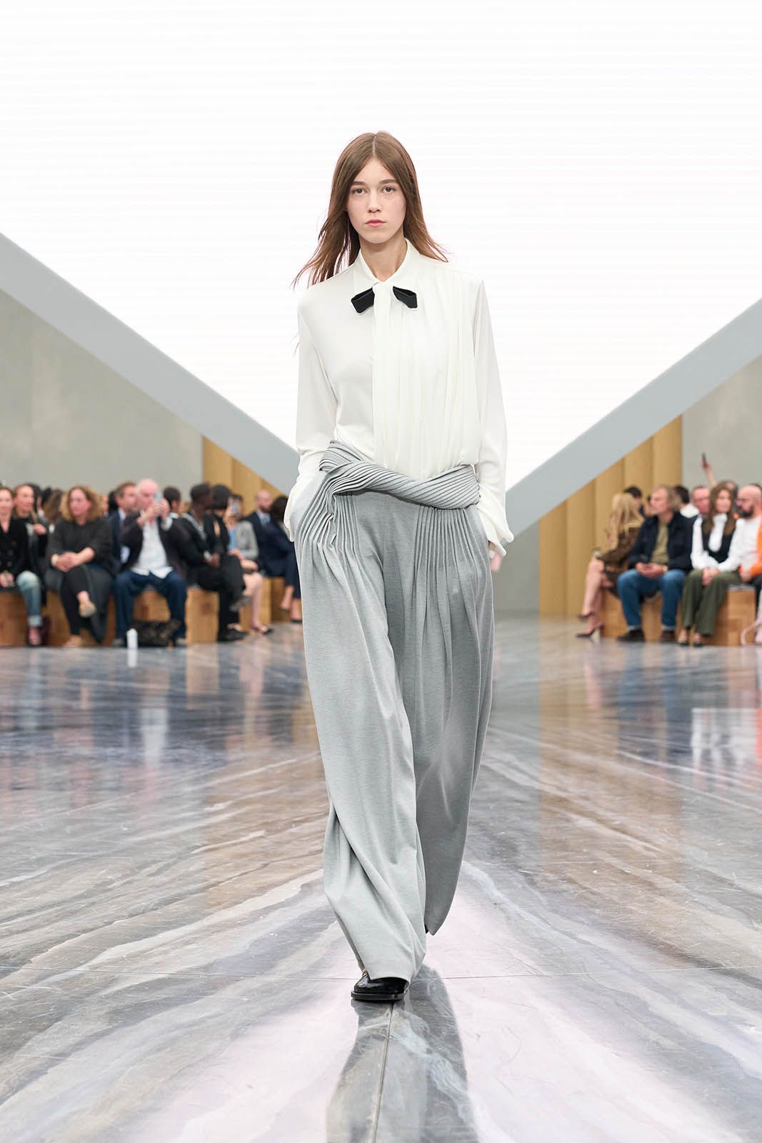 DIOR_W_RTW_SS26_16.jpg