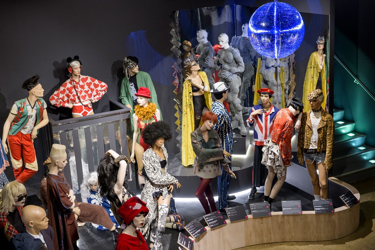 Outlaws-Fashion-and-Textile-Museum_3.jpg