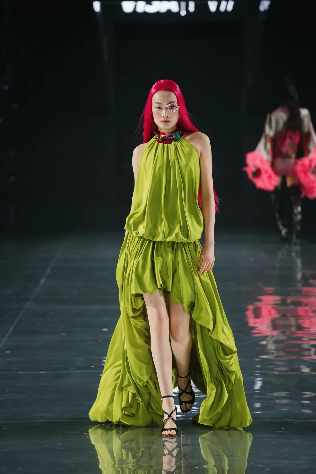 metal-visa-fashion-week-almaty-pre-fall-2026-yesyes-06.webp