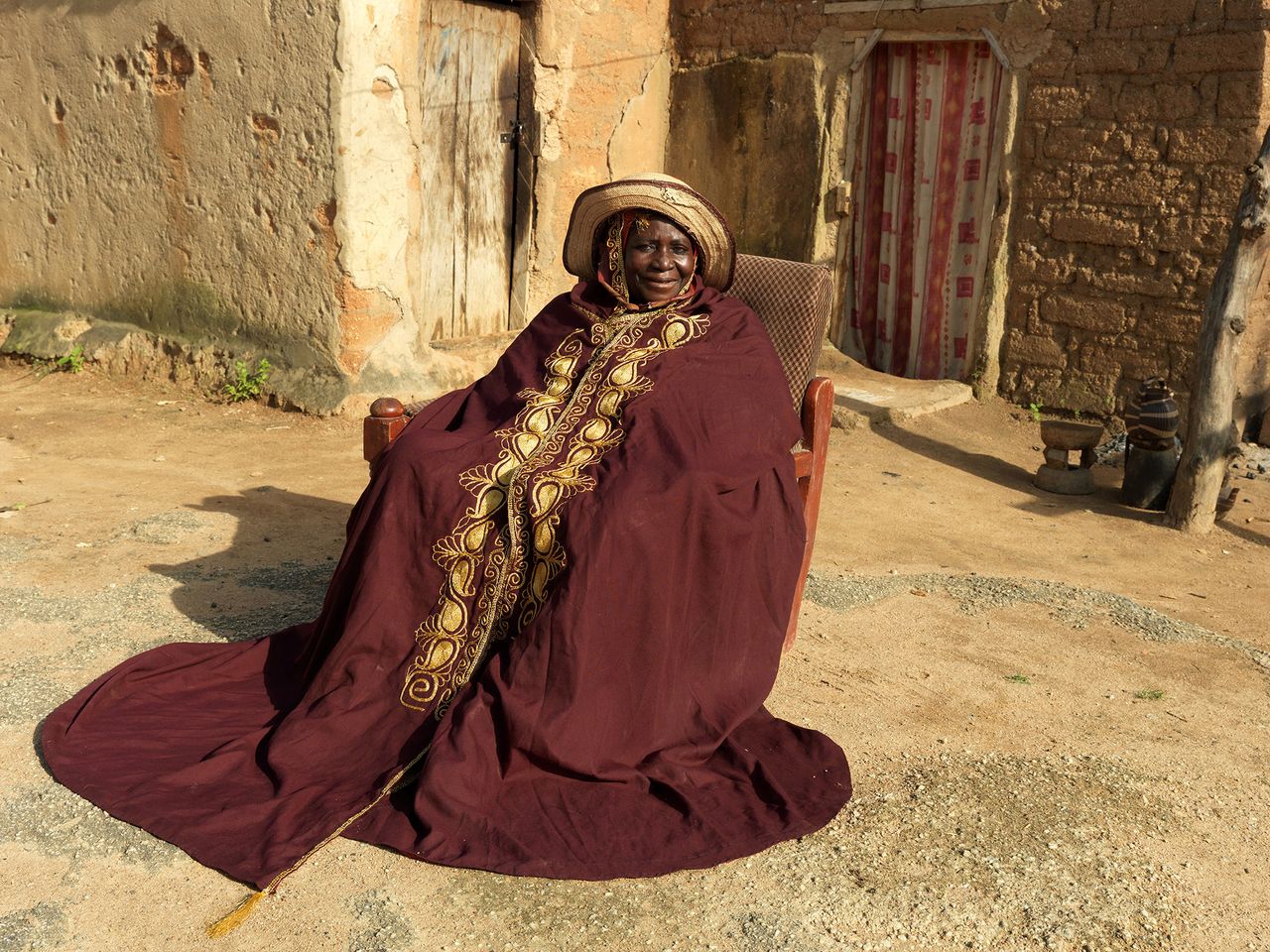 05_George-Osodi_HRH-Queen-Hajiya-Hadizatu_Ahmedu-Magajiya-Of-Knubwada_2012_c_George-Osodi_300dpi.jpg