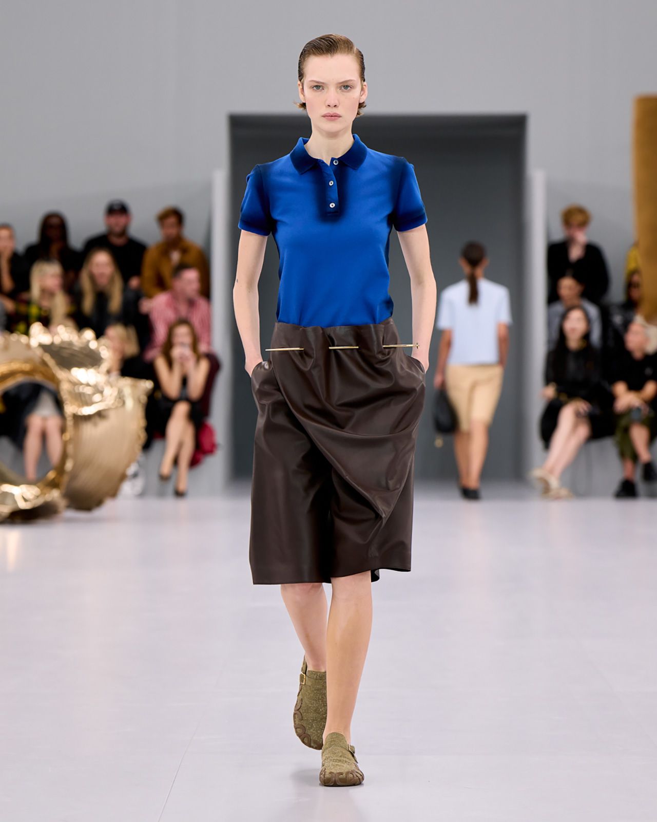 Loewe S S24 20.jpg