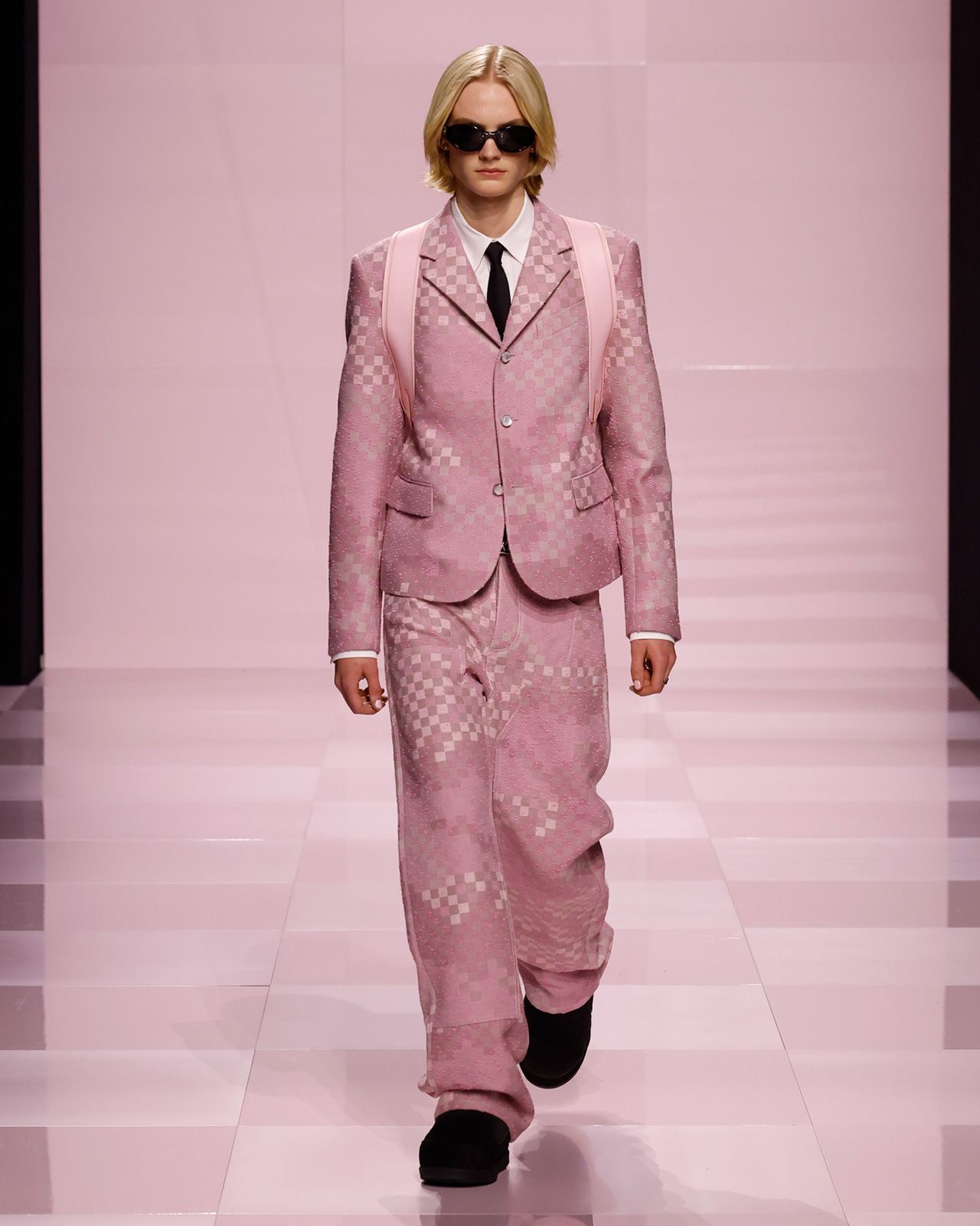 LOUIS-VUITTON-MENrsquo;S-FALL-WINTER-2025-SHOW-LOOK-29.jpg