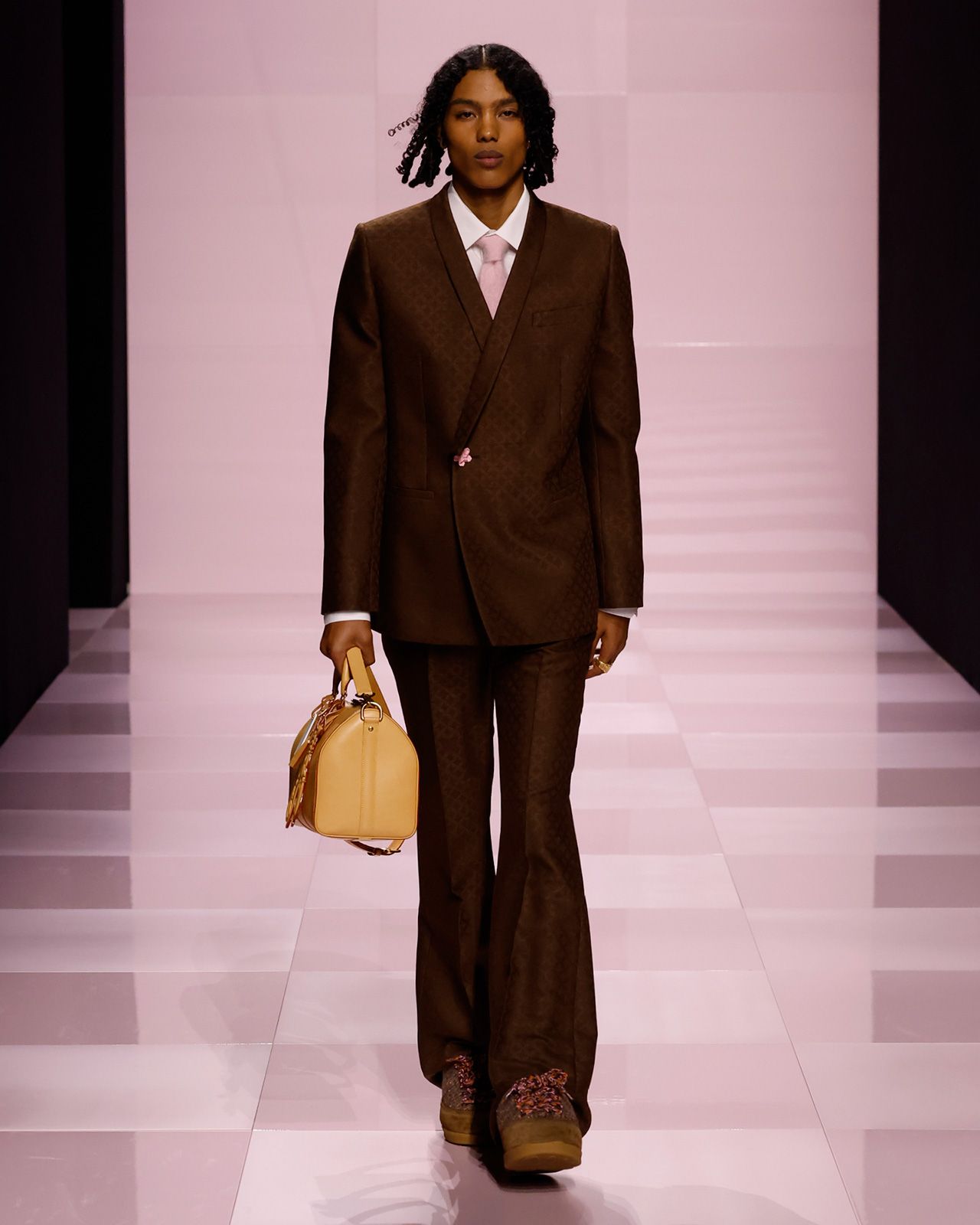 LOUIS-VUITTON-MENrsquo;S-FALL-WINTER-2025-SHOW-LOOK-3.jpg