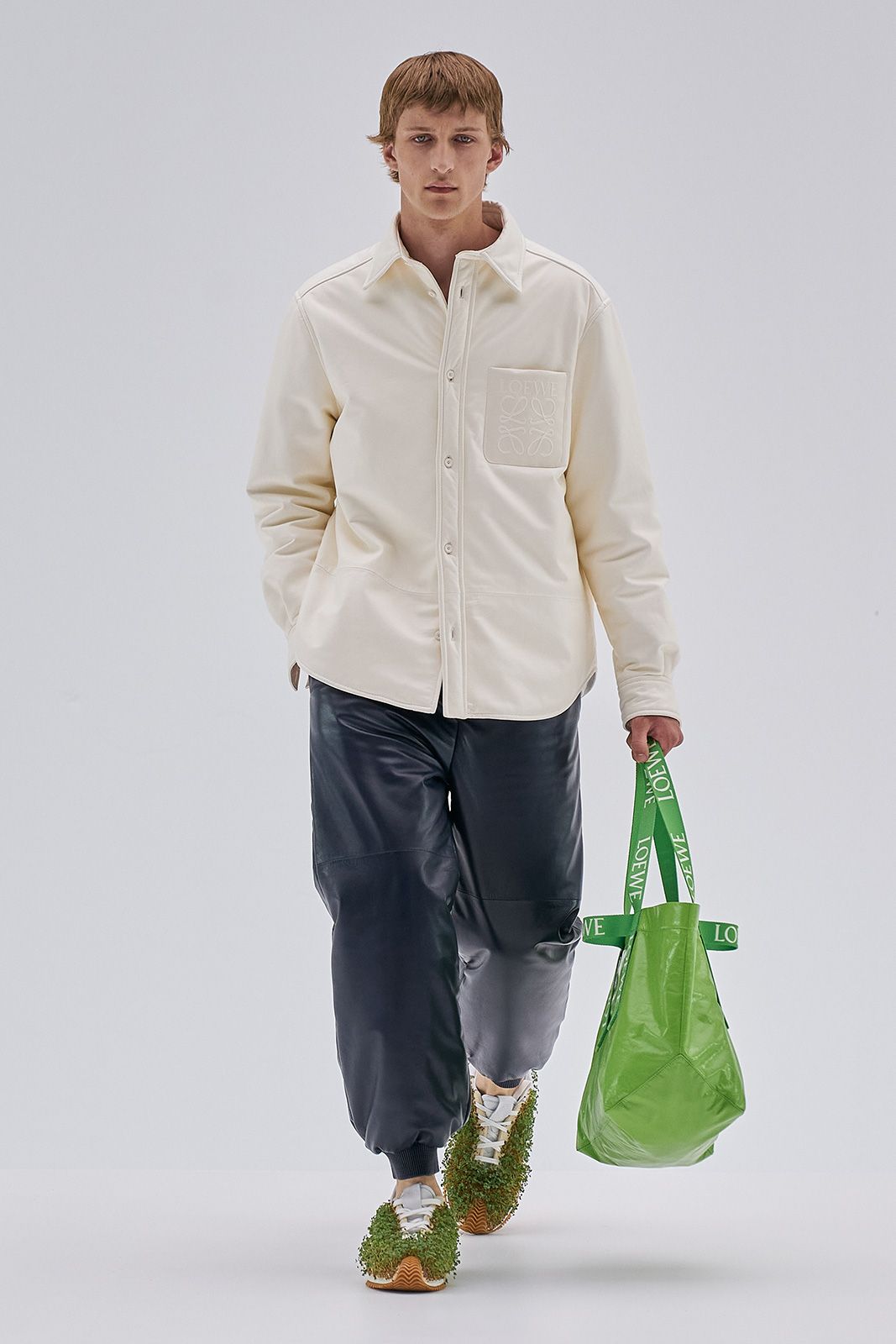 Loewe S S23 Mens Show Runway Look 15 Front Rgb Cropped 2x3 15.jpg