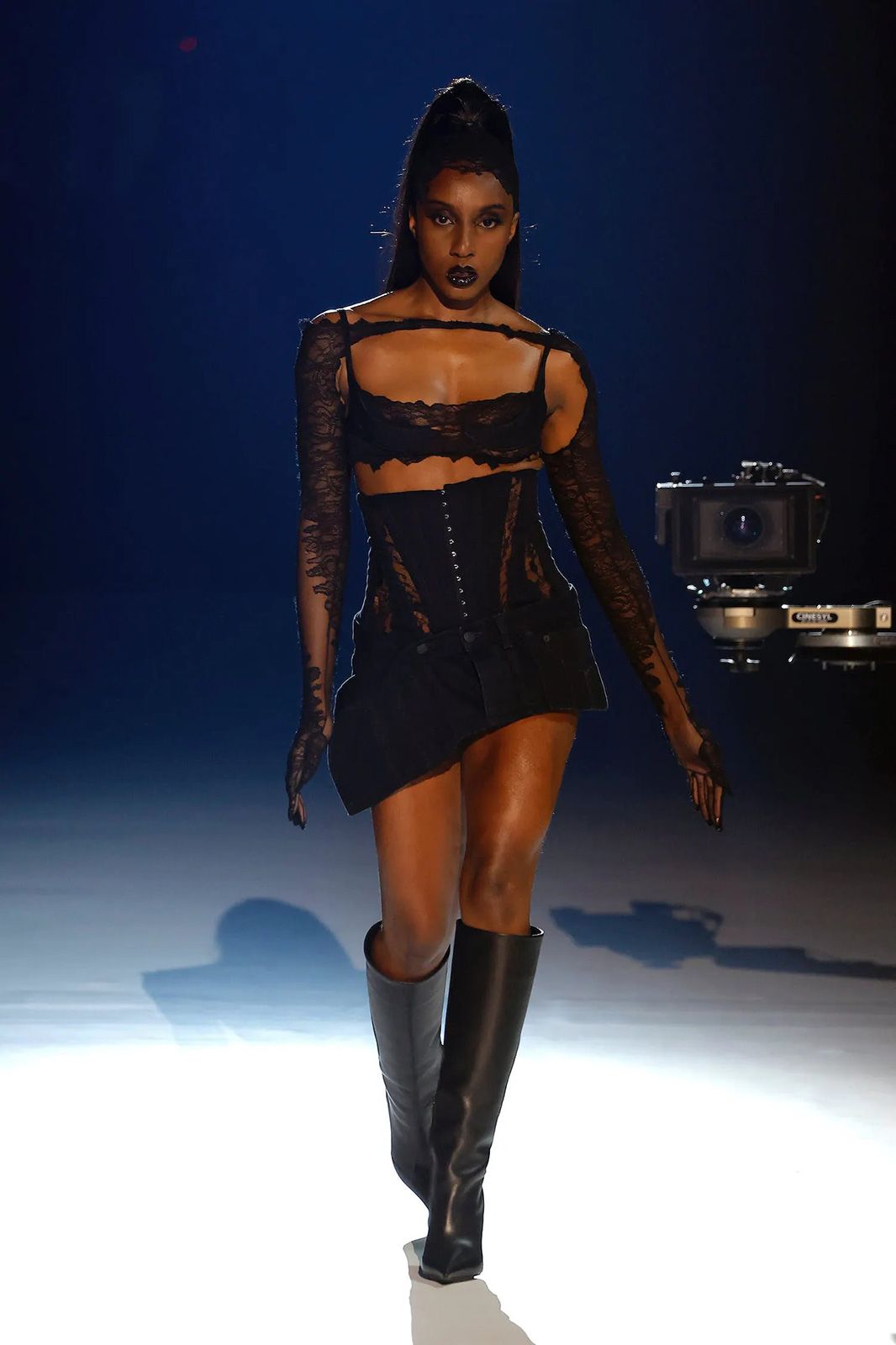 Mugler Fall Winter 2023 16.jpg