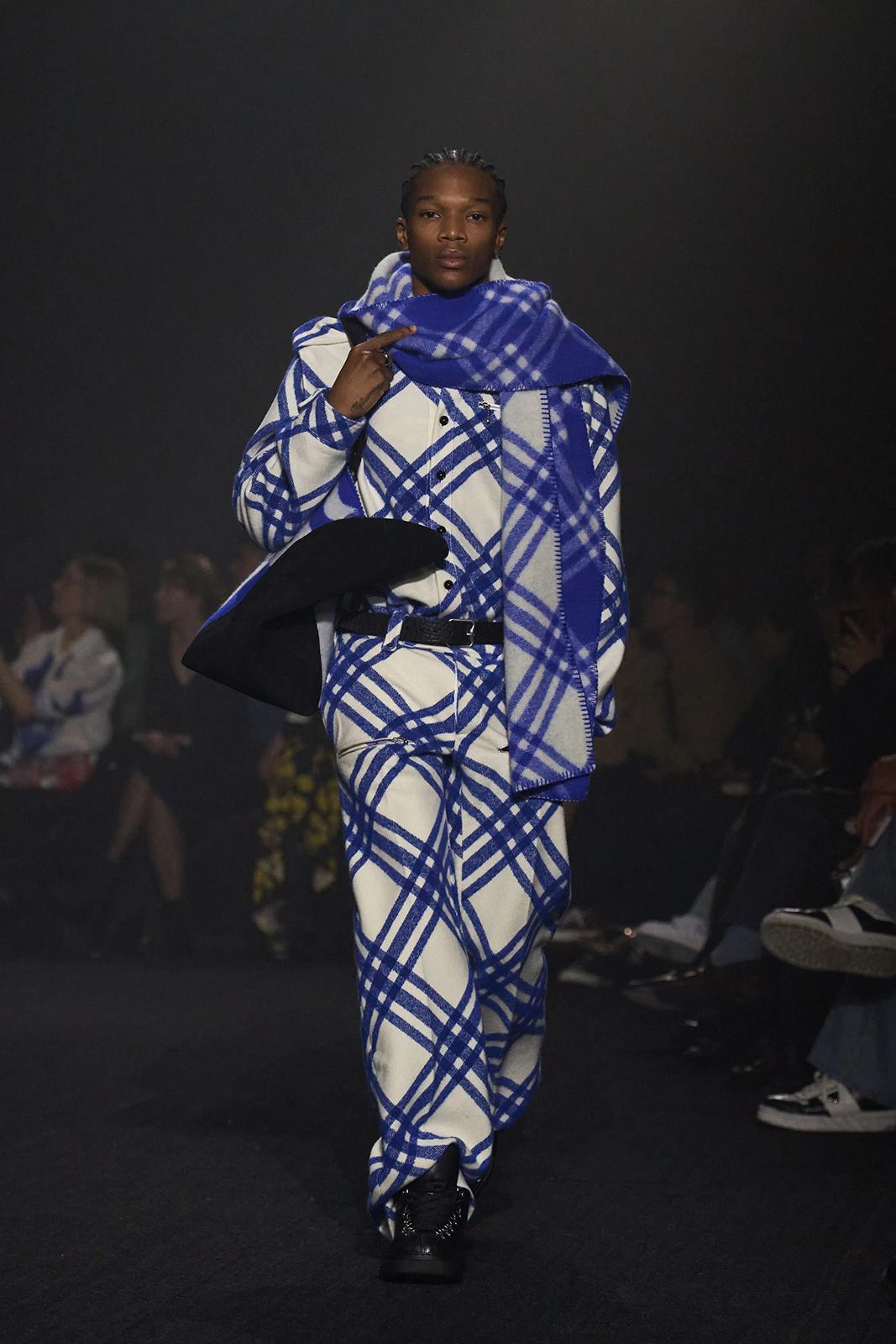 Burberry Fall 2023 Ready to Wear Gorunway 27.jpg