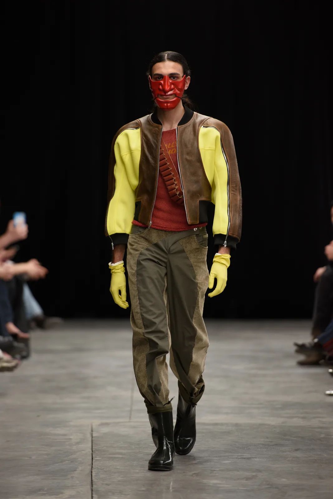 metal-mercedes-benz-fashion-week-tbilisi-02-gio-levan-04.webp
