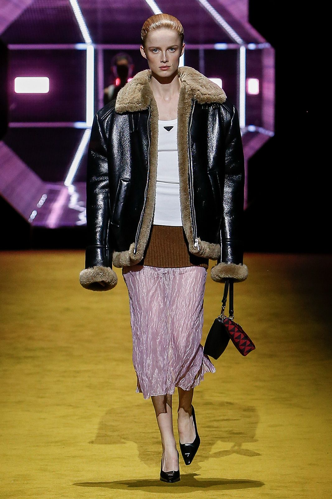 39 Prada Donna F W22.jpg
