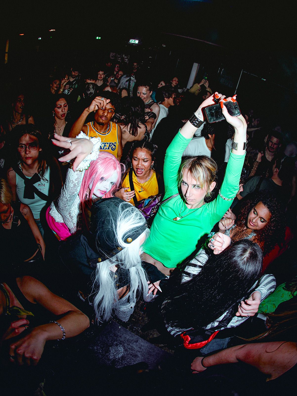 B93A6446-Crowd-Dancing.jpg