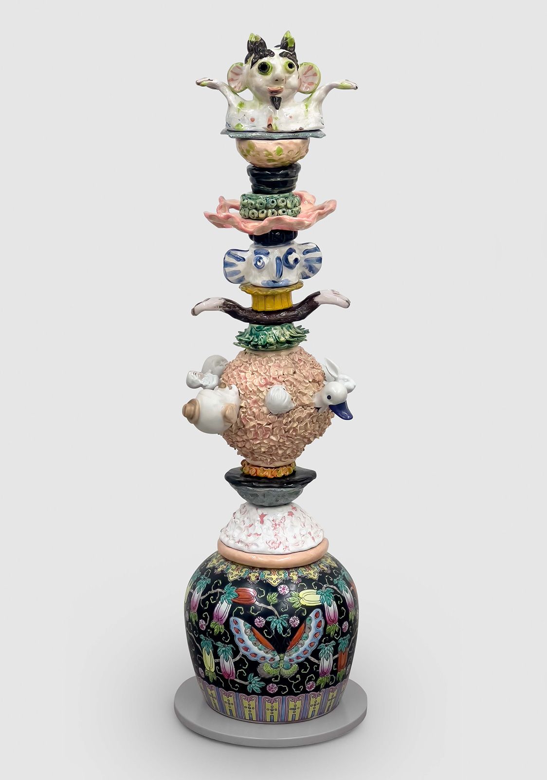 VictorLopeArteContemporáneo_BeateHöing_Joker,-92-x-26-x-26-cm,-glazed-ceramic,-found-objects-of-porcelain,-2024.jpg