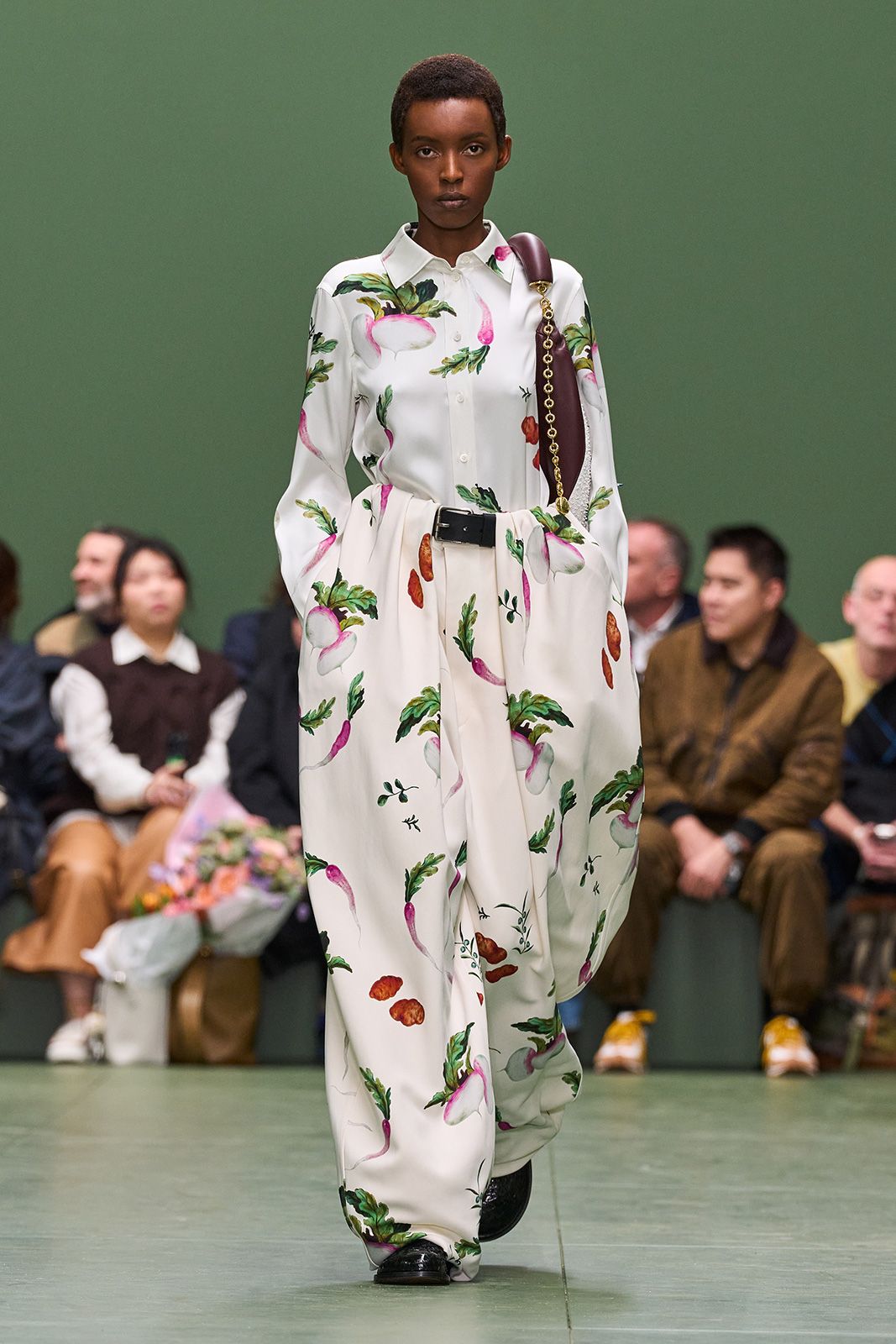 LOEWE_FW24_WW_SHOW_RUNWAY_14.jpg