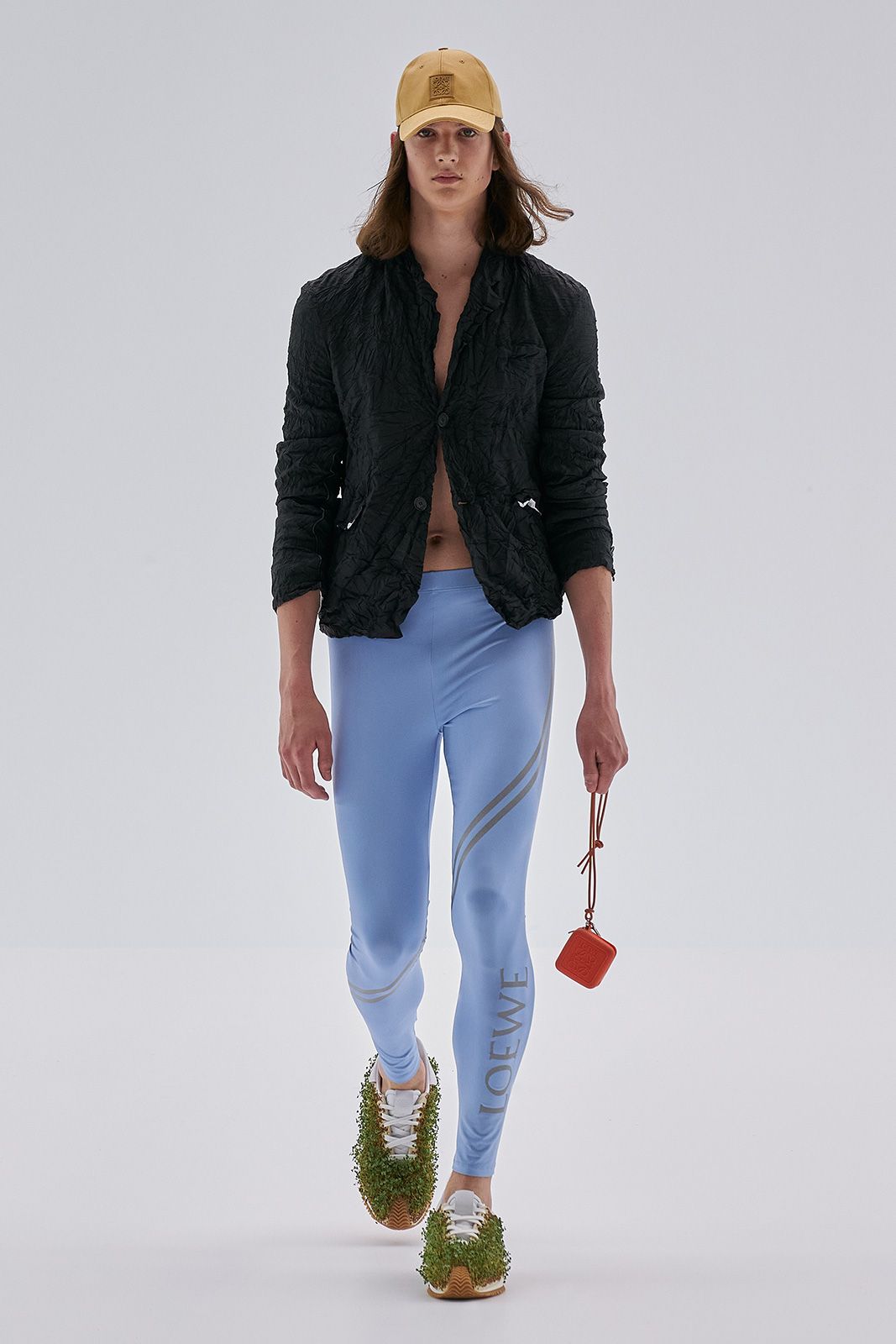 Loewe S S23 Mens Show Runway Look 16 Front Rgb Cropped 2x3 16.jpg