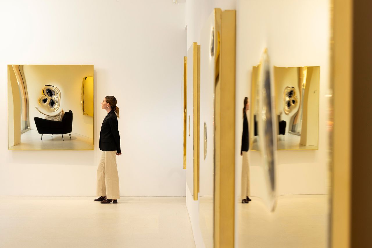 Maurizio-Cattelan_Bones_6.jpg