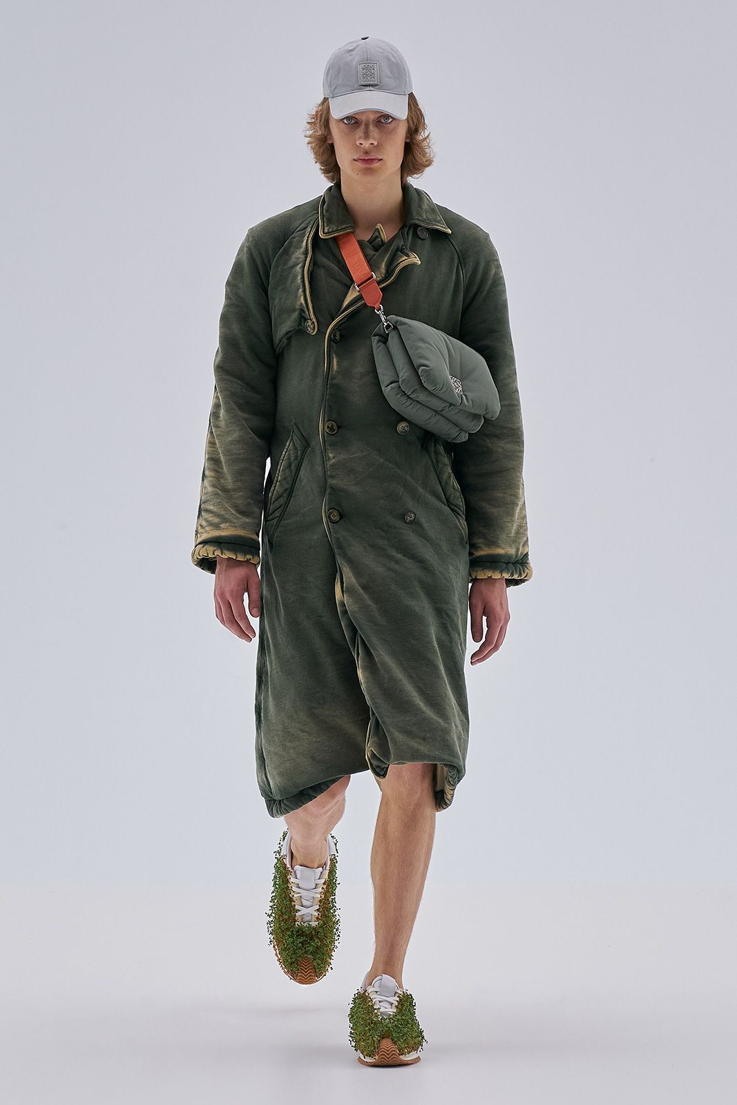 Loewe S S23 Mens Show Runway Look 47 Front Rgb Cropped 2x3 47.jpg