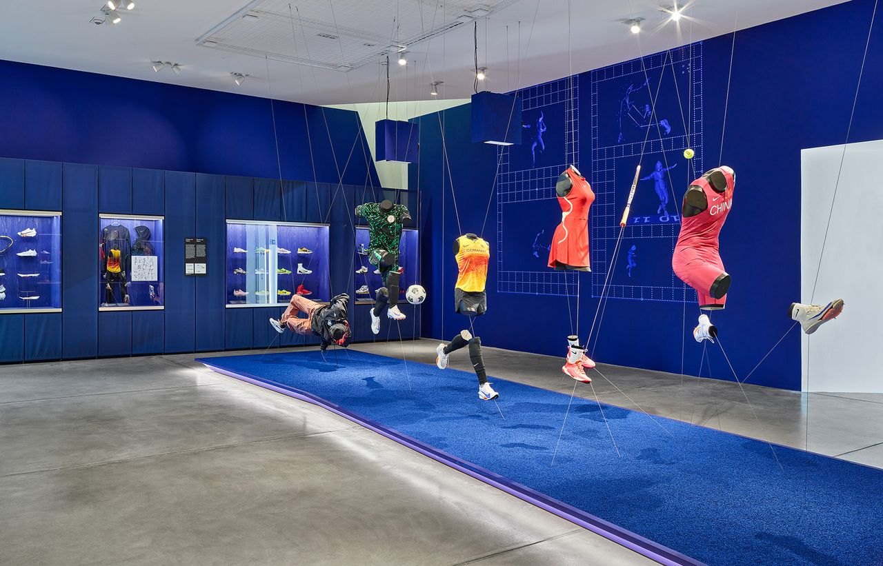 11_VDM_Nike_installation-view.jpg