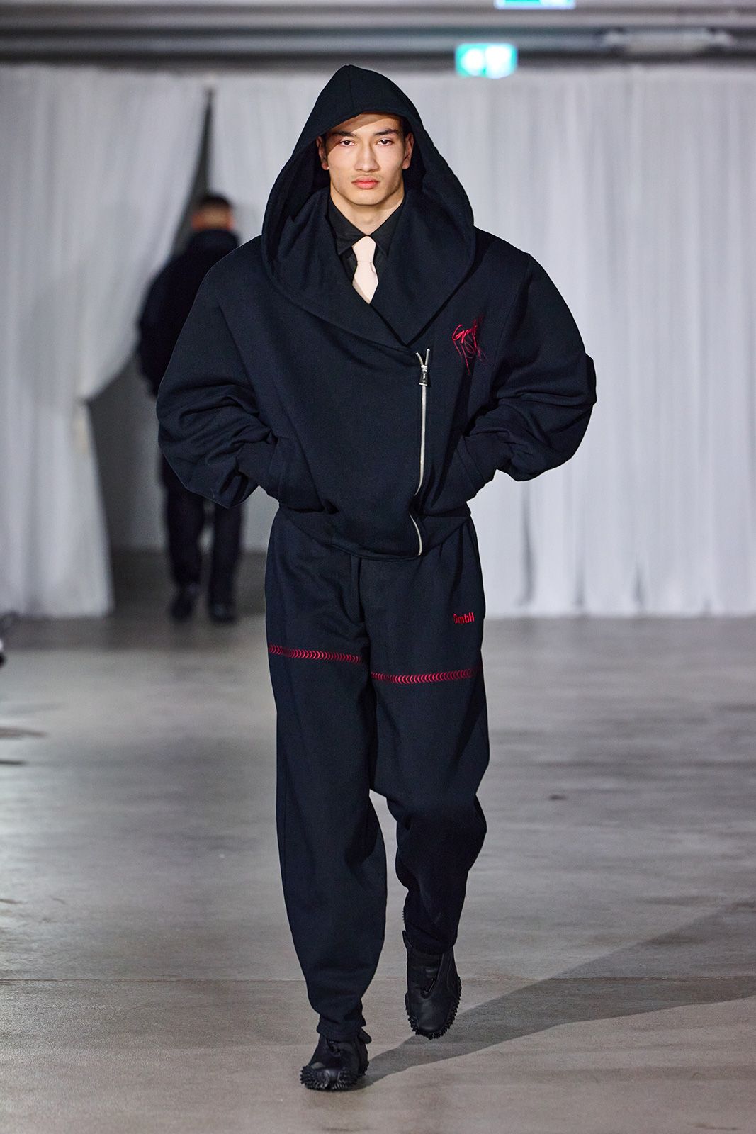 20_GmbH_AW25_Runway_by_Finnegan-Koichi-Godenschweger.jpg